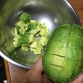 ちこりーたママ's cooksnap of when they made サラダに☆簡単☆アボカドのむき方.