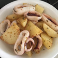 ぼっちゅん's cooksnap of when they made いかとじゃがいものガリバタ炒め.