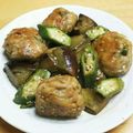 chirochan☆'s cooksnap of when they made 夏野菜と豚こまミートボールのピリ辛炒め.