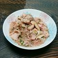 マコヨコ's cooksnap of when they made 鶏ももと玉ねぎの梅肉和え.