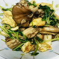 るなままchan's cooksnap of when they made 豆苗と舞茸の卵炒め.