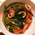 妻はベトナム人's cooksnap of when they made イカと小松菜とトマトのカレー炒め.