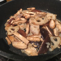 なっちゃん0120's cooksnap of when they made 椎茸と蓮根のガーリック炒め.