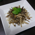 あっこ☺'s cooksnap of when they made 簡単！美味しい！もやしとキノコの炒めもの.