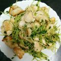 クックQXBAUK☆'s cooksnap of when they made 鶏ムネ肉&豆苗のガリバタレモン炒め.