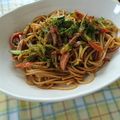 ラリー＆サラ's cooksnap of when they made ズッキーニとソーセージの焼そば風パスタ.