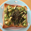 私は苺大福's cooksnap of when they made 完熟アボカドのとろけるマヨ醤油トースト.
