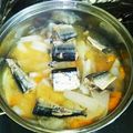 モコ119's cooksnap of when they made 圧力鍋で骨ごと秋刀魚の味噌汁.