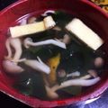 まもくるりん's cooksnap of when they made 手間なし節約*しめじとわかめのお吸い物.