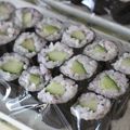 ひーゆーママ's cooksnap of when they made 子供お弁当♪ゆかりのり巻き♡きゅうりＩＮ.
