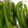 happykote's cooksnap of when they made 楽ワザ◎ピーマンの種を散らかさない切り方.