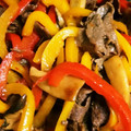 ひなた１０１６'s cooksnap of when they made 牛肉とえりんぎとパプリカ炒め.