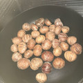 寝た坊's cooksnap of when they made フライパンで焼き栗⭐︎渋皮付き.