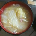 Rura♪'s cooksnap of when they made 白菜とベーコン、春雨の味噌汁.