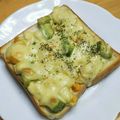 chirochan☆'s cooksnap of when they made 朝食に★たまごとアボカドのトースト.
