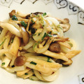 momojueves's cooksnap of when they made 簡単！きのこのバター醤油焼きうどん.