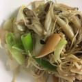 やーしー's cooksnap of when they made 長ネギとキノコとウインナーの和風炒め.