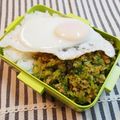 バカリャウ's cooksnap of when they made セロリの葉のカレー風味そぼろご飯.