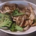 理世☆'s cooksnap of when they made ブロッコリーと舞茸のオイ醤油バター炒め.