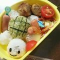 eiyoushi's cooksnap of when they made ★簡単キャラ弁★３Dカメさんおにぎり.