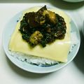 若い葉っぱ's cooksnap of when they made 温玉とろ～♪アボカドとマグロの丼.