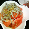ヨメHunch's cooksnap of when they made ごま油香る☆トマトとしらすの和え物.