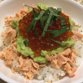 ブル太's cooksnap of when they made 管理栄養士が作る♪美肌！アボ鮭丼.