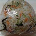 なっしー01's cooksnap of when they made 鮭と塩昆布と青海苔の海仲間おにぎり.