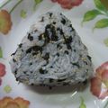 ゆみにゃむ's cooksnap of when they made しらす＆わかめ＆白ゴマのおにぎり.