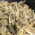クックXJZR7R☆'s cooksnap of when they made めんつゆで♪舞茸ともやしの卵いため.