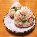 ❁Abake❁'s cooksnap of when they made 鮭フレ×梅×枝豆のわさび風味のおにぎり.