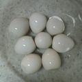 サーフブレイド's cooksnap of when they made 簡単な◯うずら卵の殻むき方.