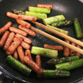 nomi193's cooksnap of when they made ウインナーとアスパラの柚子胡椒炒め.