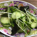chi−ちゃん's cooksnap of when they made ワカメと胡瓜とカイワレの酢の物.