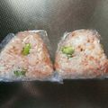 ぷいうさ's cooksnap of when they made お弁当に夜食に★枝豆と鮭のおにぎり.