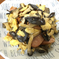na_sko's cooksnap of when they made きのことソーセージのバター塩こんぶ炒め♡.