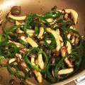 ぼたん3104's cooksnap of when they made 豚肉しめじピーマンの炒め物.