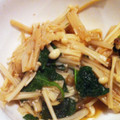 くろねこのまる's cooksnap of when they made えのきのめんつゆ炒め.