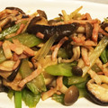 zhlovesck's cooksnap of when they made キノコとセロリの香り炒め.