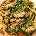 ちー＊＊'s cooksnap of when they made 鶏肉と豆苗の炒め＊ナッツがけ.