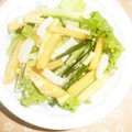 白いぐれーぷ's cooksnap of when they made 秋の味覚☆柿と野菜とかまぼこのサラダ☆.