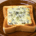 ぽっぽぺぺ's cooksnap of when they made 黒ごまチーズトースト.