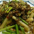 タキシード犬's cooksnap of when they made にんにくの芽とじゃが芋・牛肉の炒めもの.