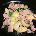 バナナ789's cooksnap of when they made 簡単♡豚肉と油揚げとチンゲン菜炒め煮.