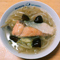 ☆とん吉☆'s cooksnap of when they made 塩鮭アレンジ！鮭と きのこの白だし煮＊ﾟ.