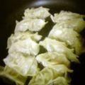 450μmの天体観測's cooksnap of when they made くっつかない♪皮カリカリ焼き餃子♪.