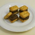 mami99's cooksnap of when they made ●非常時も美味しく♪あんこサンド乾パン●.