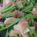 ふぁんたにゃん's cooksnap of when they made かぶとかぶの葉とベーコンの炒め物.