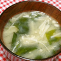 tokotann's cooksnap of when they made 定番☆えのき茸とわかめの味噌汁☆.