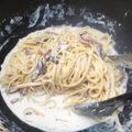 あとまり's cooksnap of when they made ダッチオーブンで作るクリームパスタ.